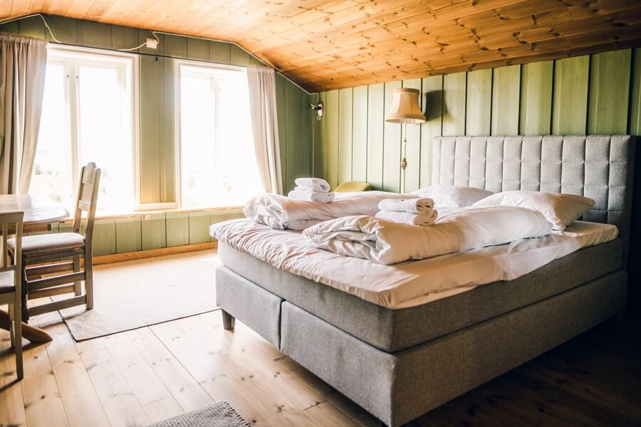 Double room with shared bathroom